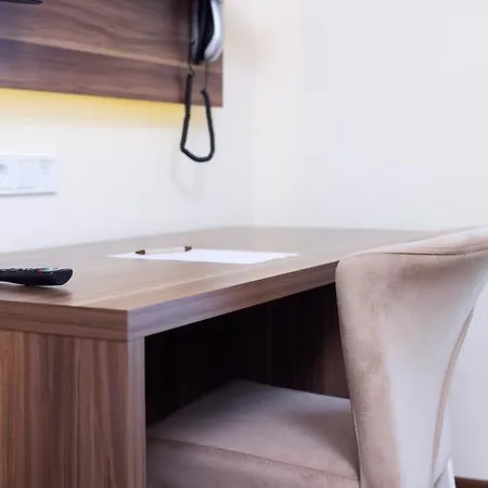 فندق Cityhotel Am Mckeeplatz كْرايلتْسهايم