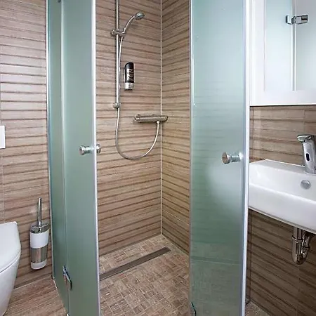 Cityhotel Am Mckeeplatz فندق كْرايلتْسهايم