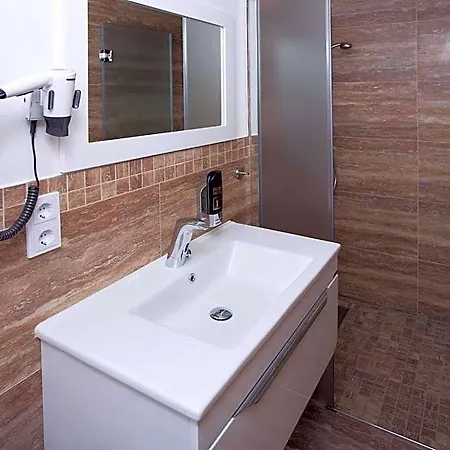 Cityhotel Am Mckeeplatz فندق