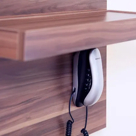 Cityhotel Am Mckeeplatz فندق كْرايلتْسهايم