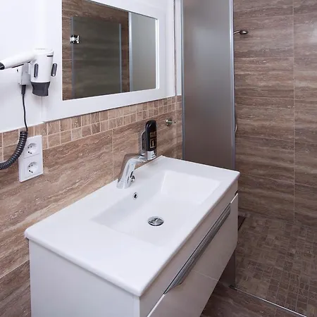 Cityhotel Am Mckeeplatz كْرايلتْسهايم