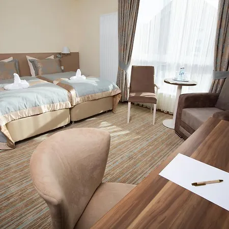 Cityhotel Am Mckeeplatz فندق كْرايلتْسهايم