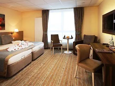 Cityhotel Am Mckeeplatz فندق كْرايلتْسهايم